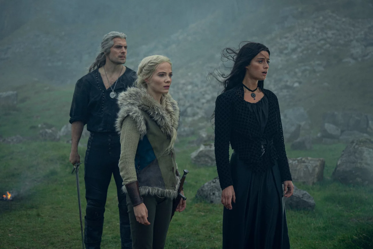 Henry Cavill, Freya Allan i Anya Chalotra w 3. sezonie "Wiedźmina".