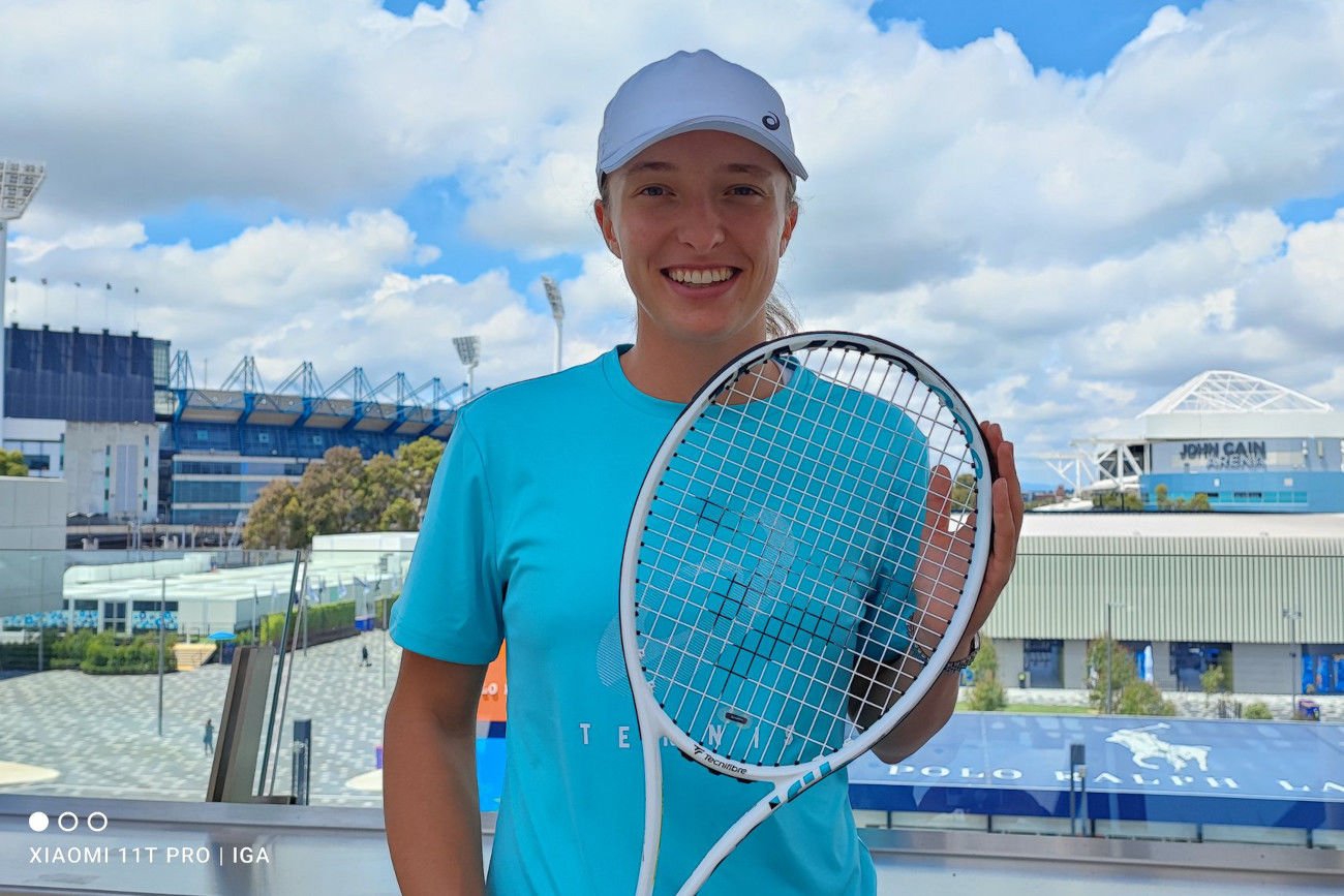 Najlepsza polska tenisistka Iga Świątek przekazała swoją rakietę ze zwycięskiego turnieju WTA w Rzymie.