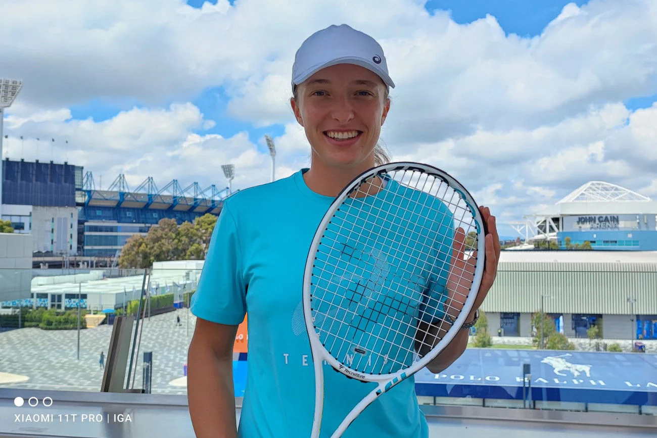 Najlepsza polska tenisistka Iga Świątek przekazała swoją rakietę ze zwycięskiego turnieju WTA w Rzymie.