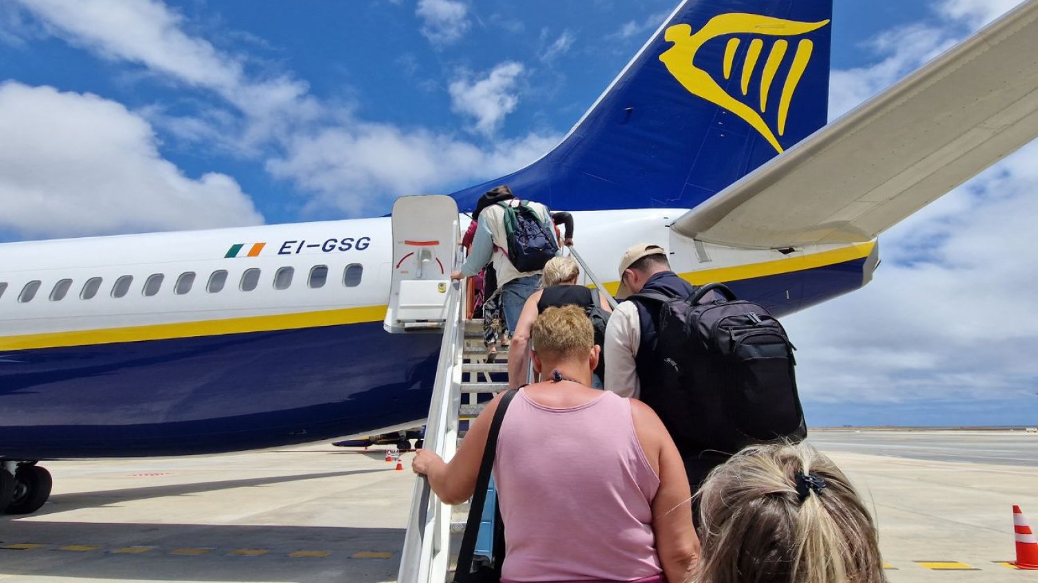 Ryanair nie ma litości w kwestii bagażu podręcznego Ryanair bezlitosny. Kolejne osoby zapłaciły za bagaż podręczny