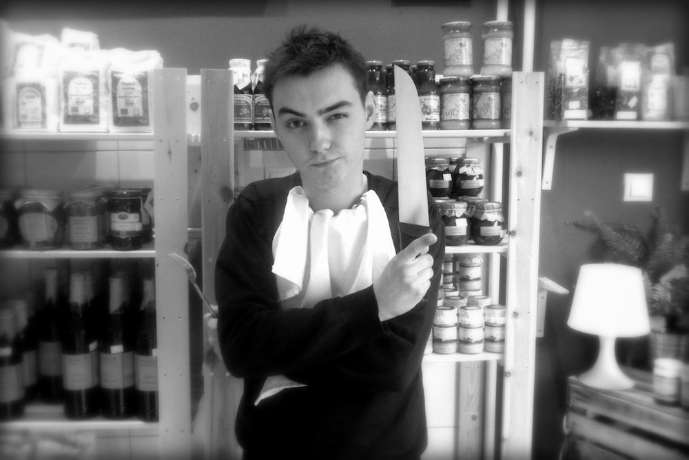 Bartek Cebeńko w swoim sklepie na ulicy Wołoskiej