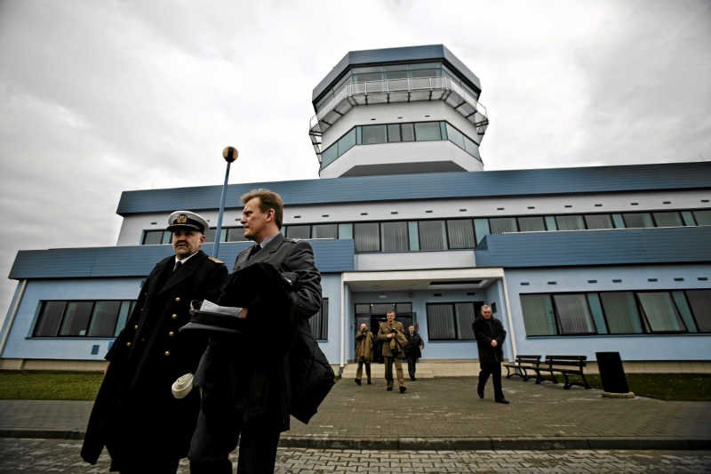 Komisja Europejska chce, by lotnisko w Gdyni (na zdjęciu wieża kontroli lotów) zwróciło 22 mln euro pomocy publicznej.