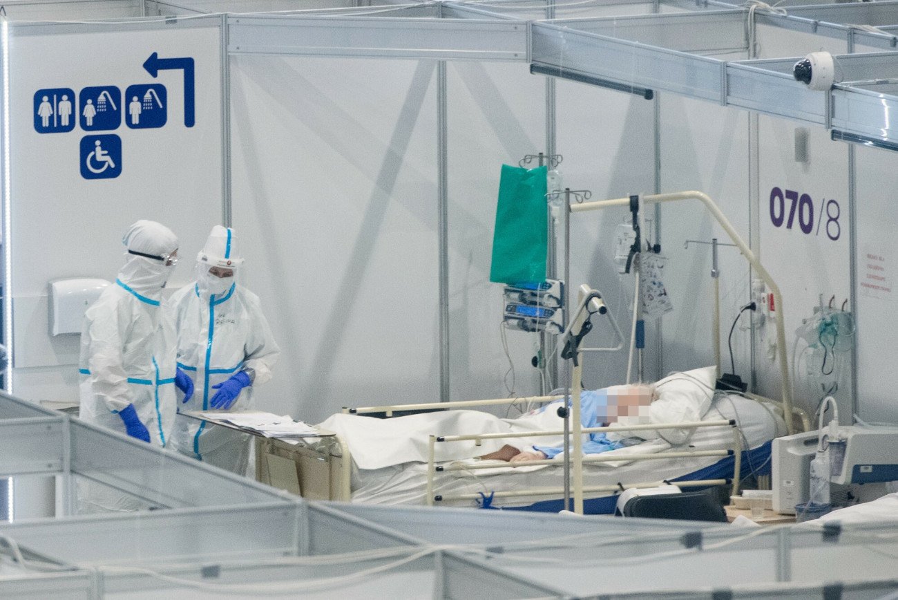 Pandemia COVID-19 zaskoczyła wszystkich. Szpitale nie były gotowe na taką liczbę chorych wymagających intensywnej opieki.