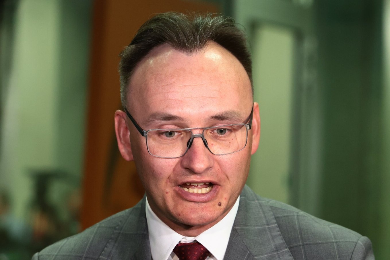 Awantura na komisji śledczej. Dziwne zachowanie Mikołaja Pawlaka.