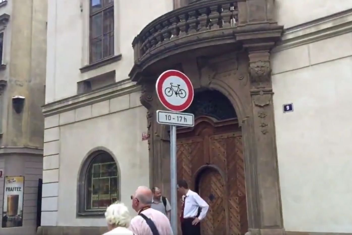 W centrum Pragi wprowadzany jest zakaz jazdy na rowerze