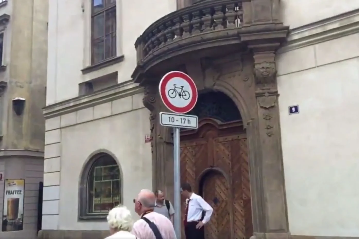 W centrum Pragi wprowadzany jest zakaz jazdy na rowerze