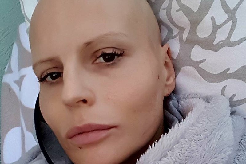 "Chcę się nadal uśmiechać do mojego 15 letniego syna". Wzruszający apel o pomoc właścicielki kilku sklepów z modą.