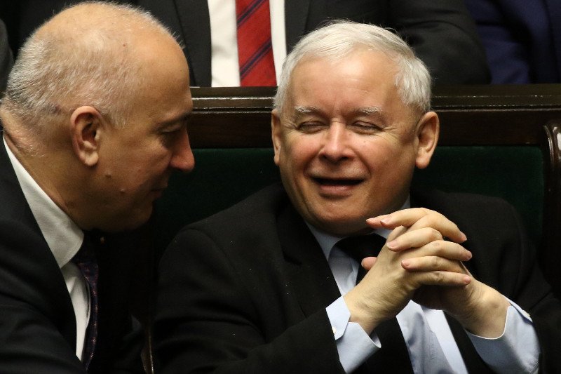 Prezes Jarosław Kaczyński kilka miesięcy szukał nieposłusznych senatorów, którzy sprzeciwili się w głosowaniu nad uchyleniem immunitetu Stanisławowi Kogutowi. Będzie kara.