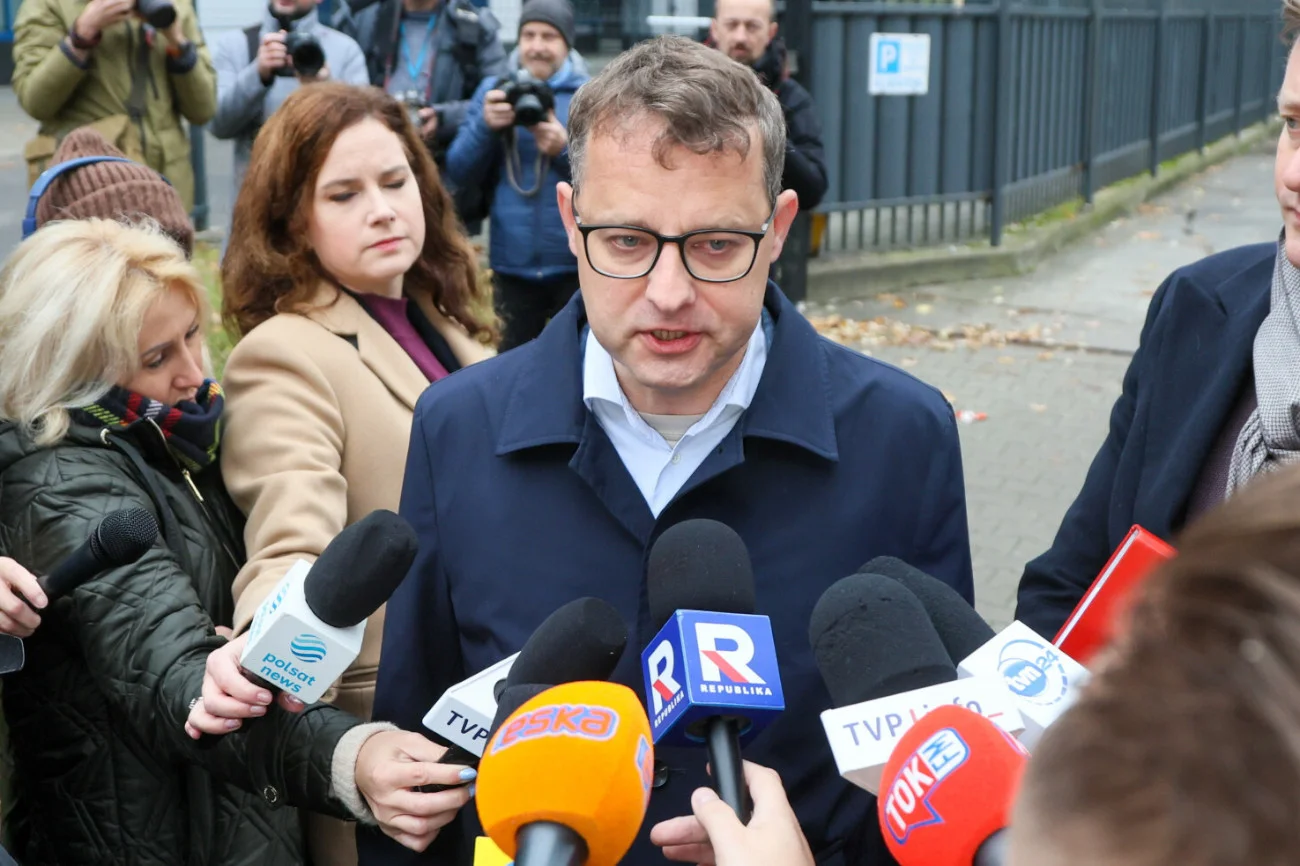 Już wiadomo, czy Romanowski przyleci na pogrzeb ojca. Poseł PiS wydał oświadczenie Romanowski przyleci na pogrzeb ojca? Poseł PiS wydał oświadczenie