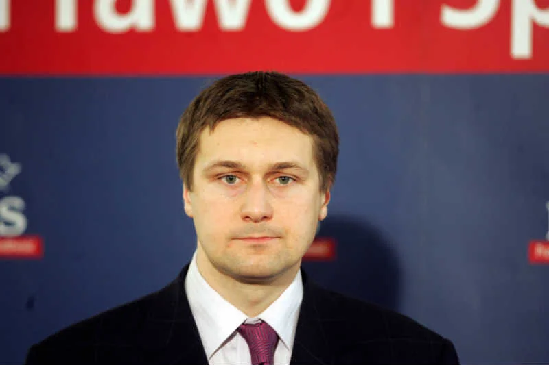 Łukasz Zbonikowski wrócił do łask Jarosława Kaczyńskiego, ale może mu sprawić jeszcze wiele problemów.
