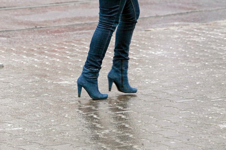 Z powodu gołoledzi trzeba będzie uważać na chodnikach i drogach