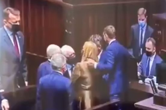 Sławomir Nitras pokłócił się z marszałek Witek, Maciejem Wąsikiem, a następnie zwrócił się wprost do Jarosława Kaczyńskiego.