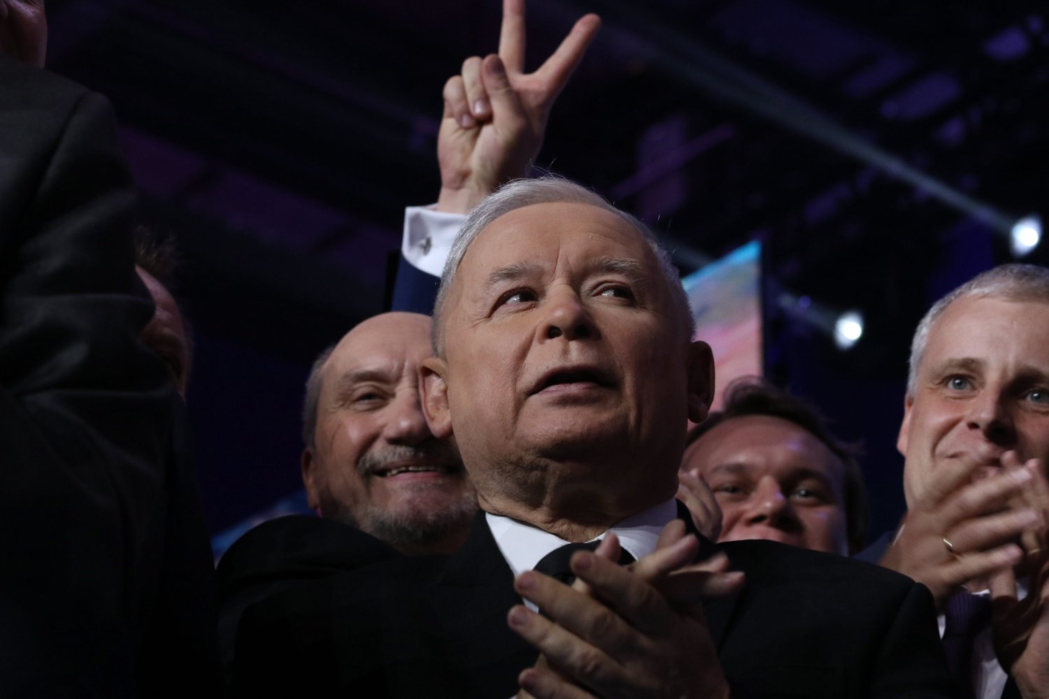 Jarosław Kaczyński zabezpieczył się przed szantażem ze strony swoich ludzi.