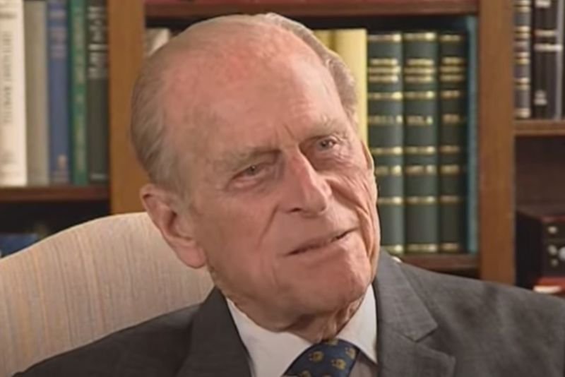 Książe Filip wezwał na rozmowę księcia Karola.