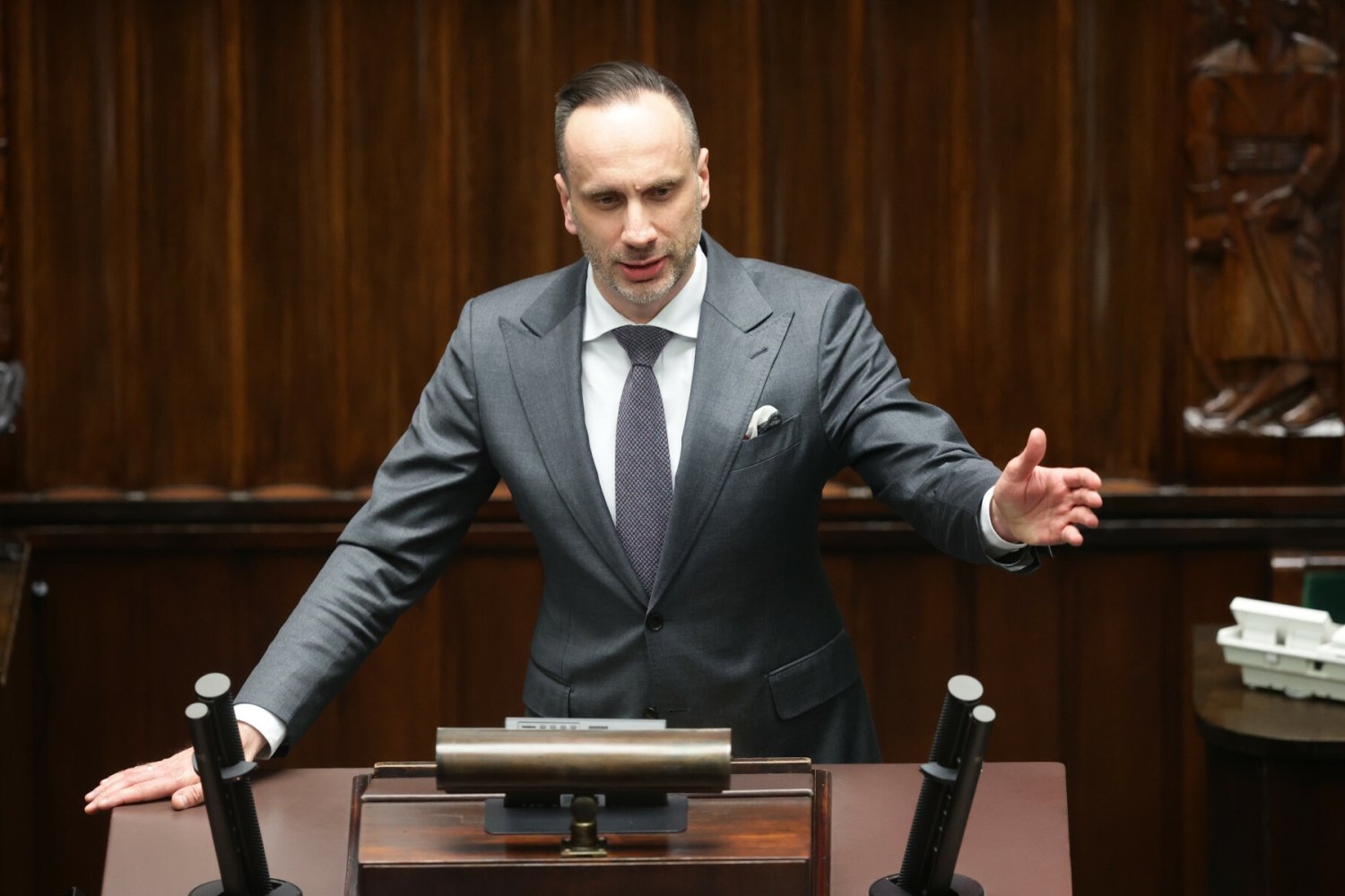 Awantura w Sejmie. Kowalski grzmiał ws. afery wokół najmłodszego posła.