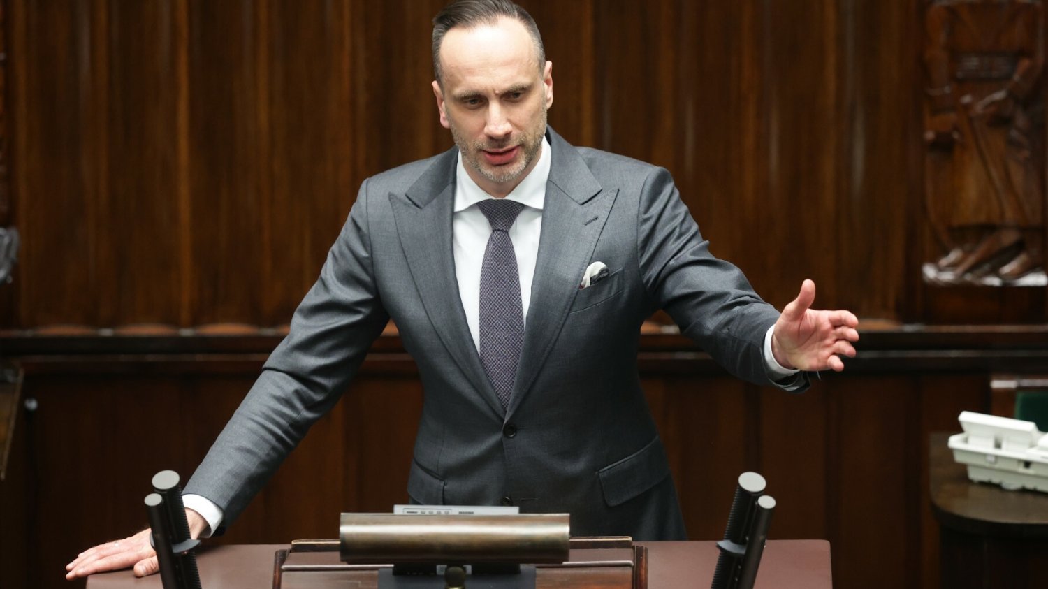Awantura w Sejmie. Kowalski grzmiał ws. afery wokół najmłodszego posła.