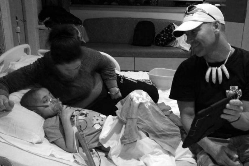 Zmarła 8-letnia dziewczynka, dla której 10 tys. osób zaśpiewało kolędę. "Nasz mały aniołek złożył skrzydła"