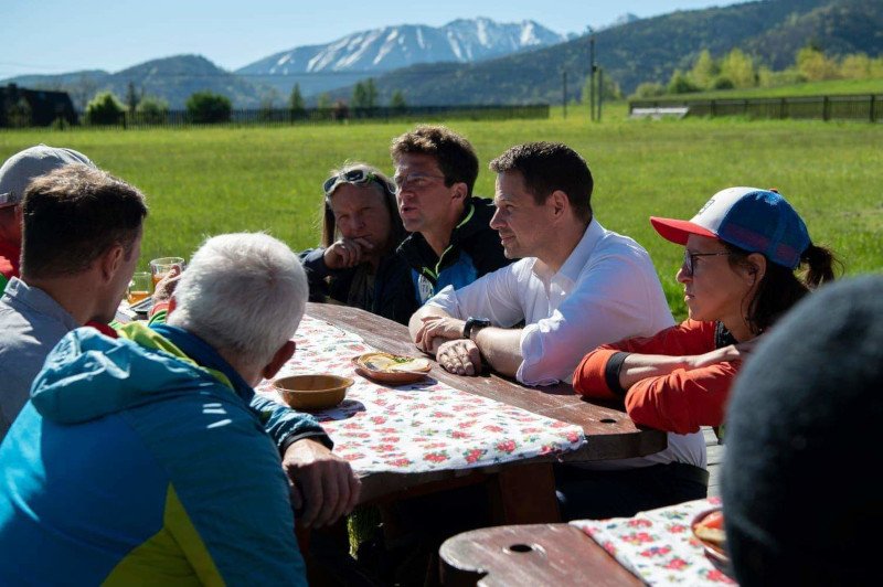 Rafał Trzaskowski podczas wizyty na Podhalu spotkał się z instruktorami narciarskimi.