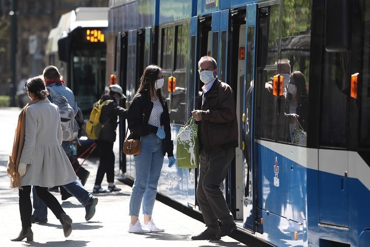 Wrocławscy naukowcy ostrzegają, że epidemia może nie skończyć się przed jesienią.