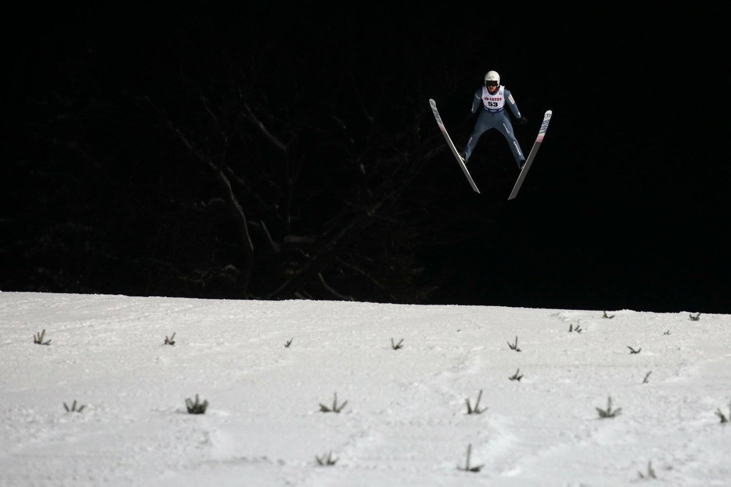 Piotr Żyła miał fatalne warunki w Ruce i nie zdołał utrzymać pozycji w czołówce konkursu PŚ
