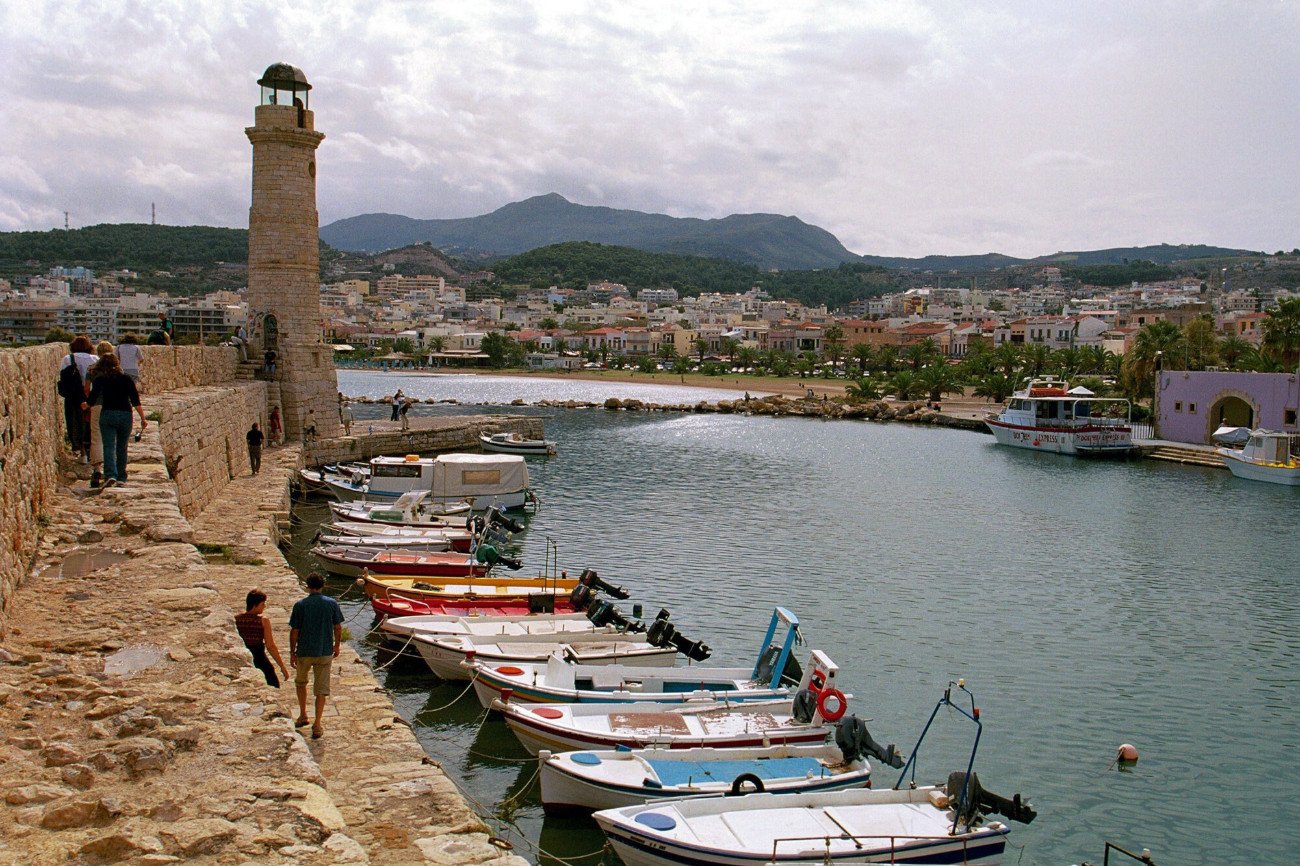 "Cmentarzysko kości i zwłok". Popularna wśród Polaków wyspa zmaga się z ogromnym problemem Retimno na Krecie