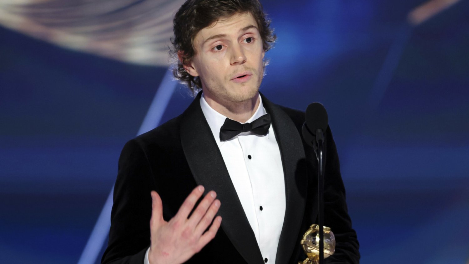 Evan Peters wygrał Złoty Glob za rolę Jeffreya Dahmera w serialu "Dahmer" Netfliksa. Evan Peters wygrał Złoty Glob za rolę Jeffreya Dahmera w serialu "Dahmer" Netfliksa.