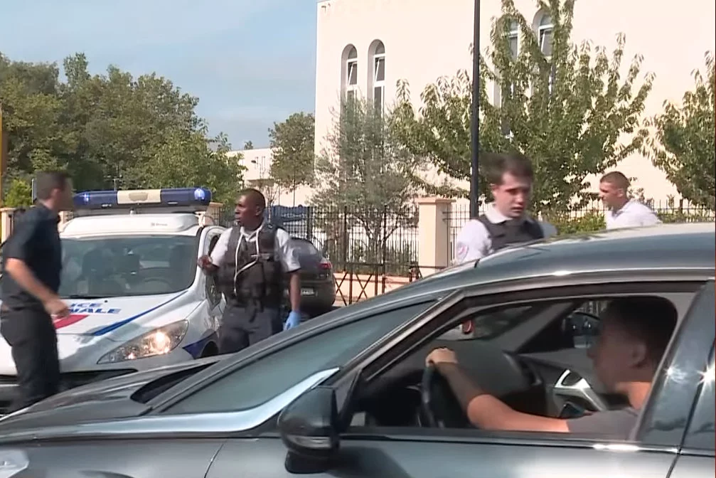 W Paryżu doszło do ataku nożownika.