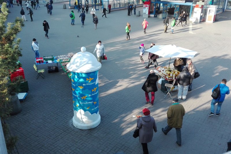 Sprzedawała kanapki za złotówkę, dostała 200 zł mandatu. Burza w sieci po ukaraniu kobiety przez Straż Miejską