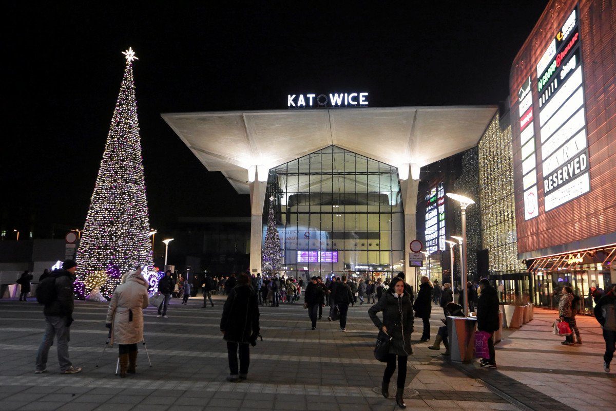 Mieszkańcy Katowic domagają się przywrócenia starej nazwy placu Szewczyka, nie zgadzają się, by wojewoda zmienił ją na plac imienia Marii i Lecha Kaczyńskich.