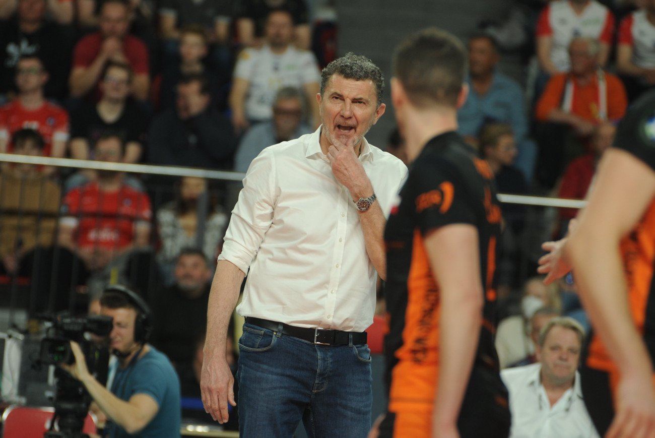 Trener Andrea Gardini został w czwartek odsunięty od prowadzenia zespołu Jastrzębskiego Węgla.