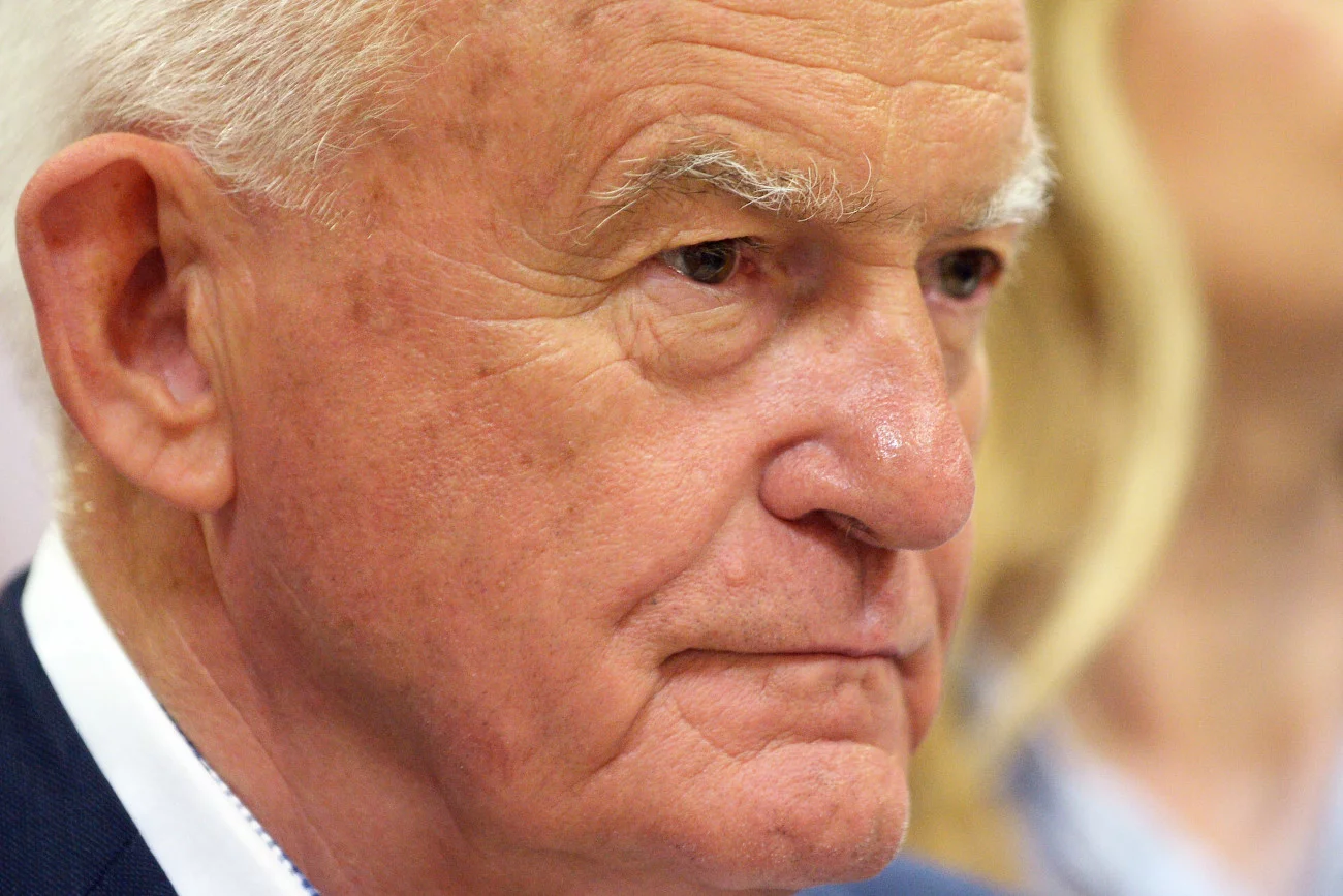 Leszek Miller odniósł się na Twitterze do opublikowanej 5 października w internecie listy numerów telefonów posłów i senatorów PiS.
