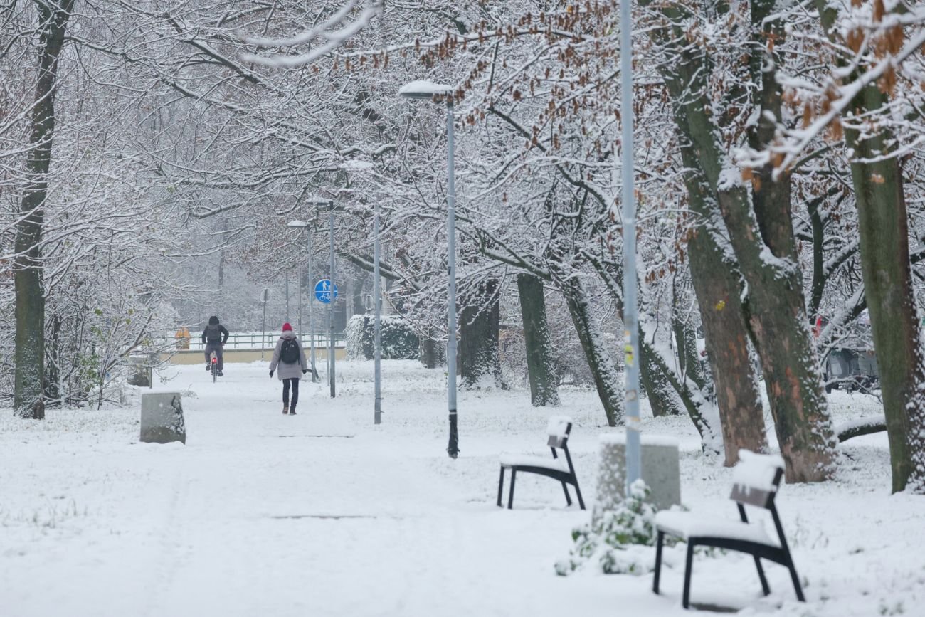 Zima zawitała do Polski. Nowa prognoza pogody, w niej intensywne opady śniegu.