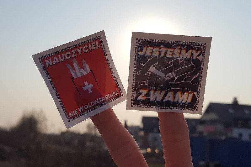 Uczniowie solidaryzują się z nauczycielami.