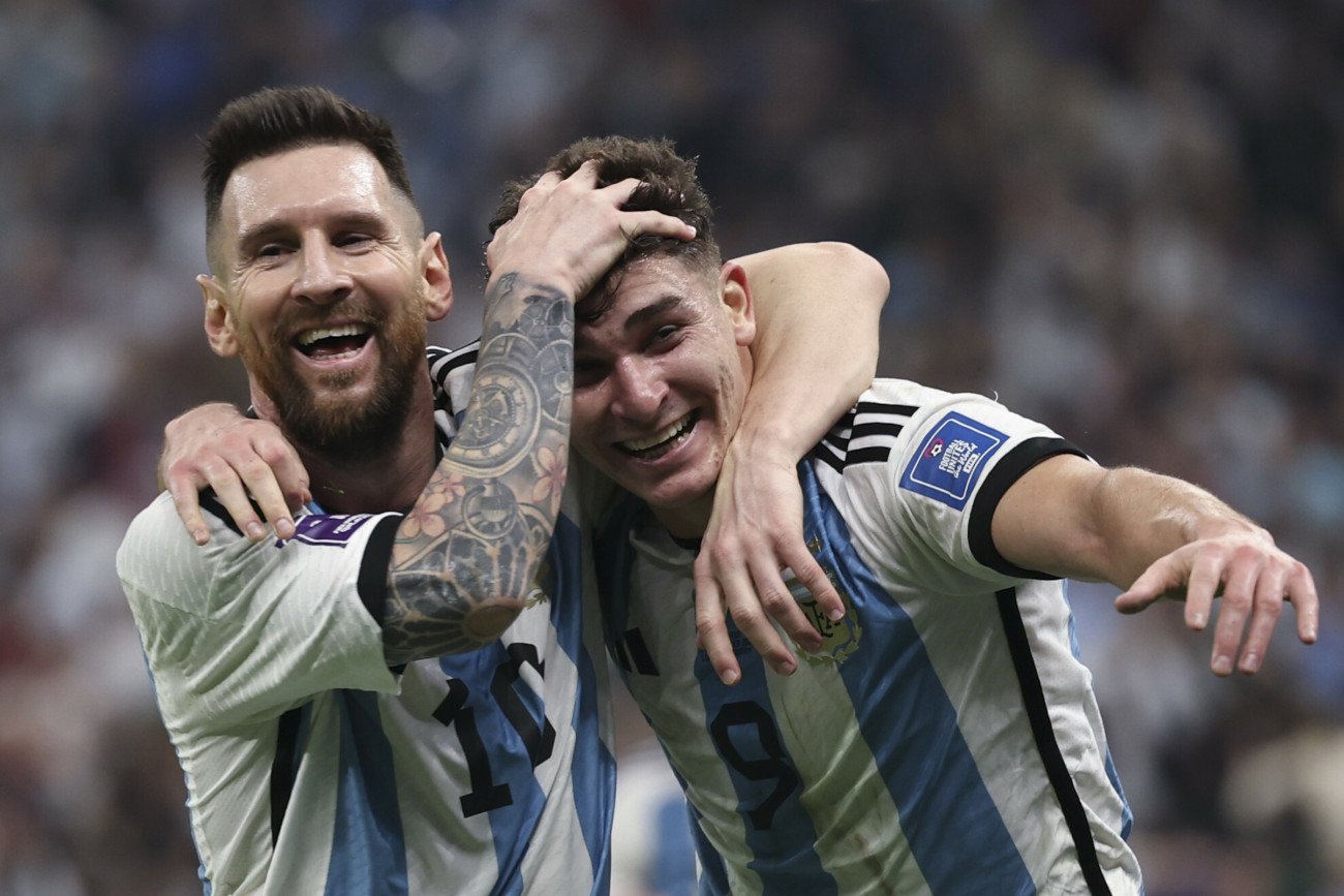 Lionel Messi oraz Julian Alvarez są bohaterami wtorkowego meczu półfinałowego pomiędzy Argentyną a Chorwacją.