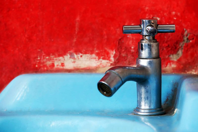 Ciepła woda w kranie. Jedyny projekt liberałów?