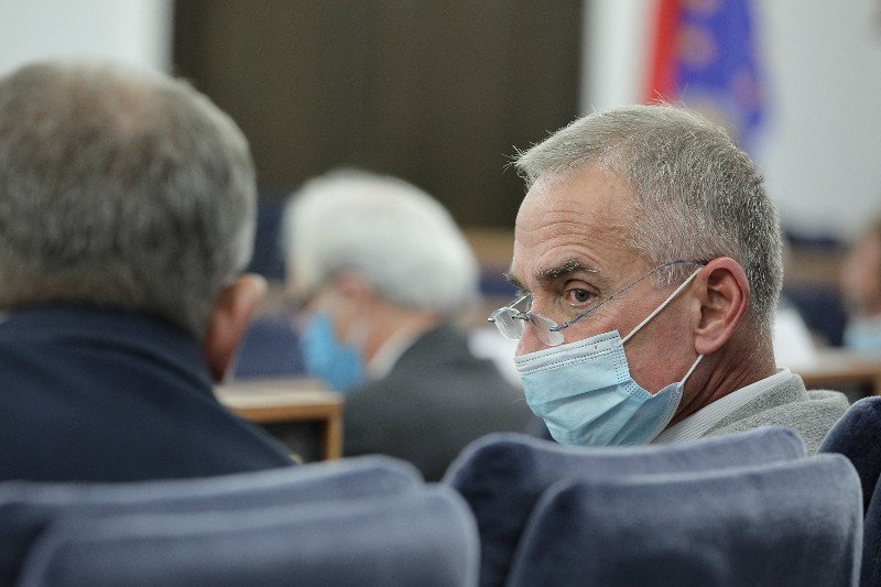 Senator PiS Jan Maria Jackowski krytykuje rząd ws. walki z pandemią