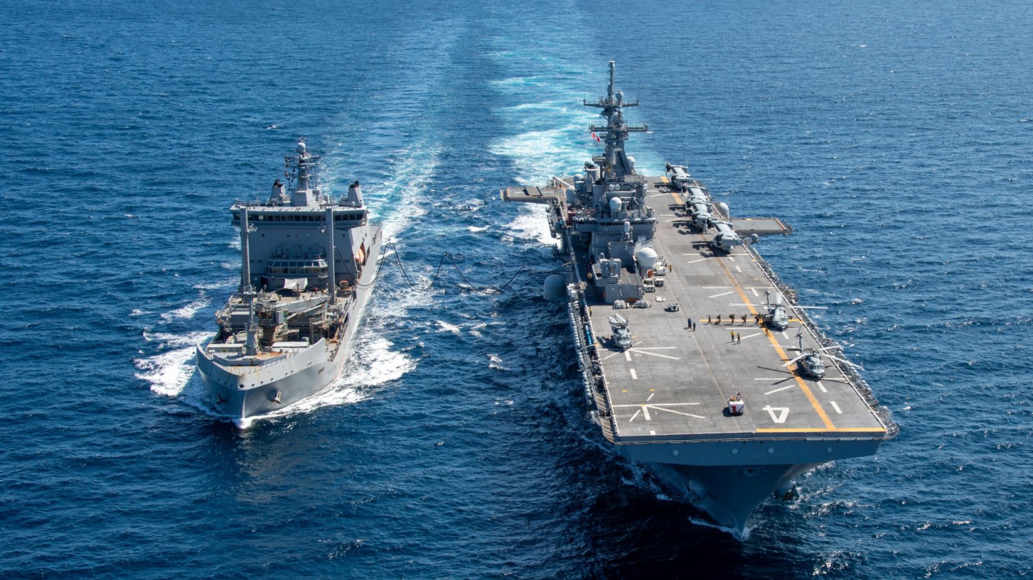 USA wysyłają desantowce w stronę Iranu. Trump mówi jedno, wojsko robi drugie okręt desantowy USS Boxer