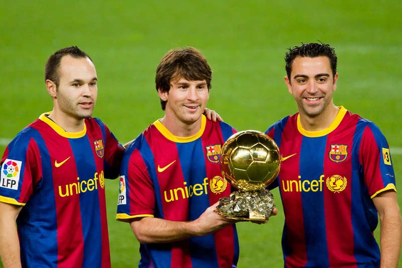 Andres Iniesta, Leo Messi i Xavi - gwiazdy wielkiej FC Barcelony, która być może już niedługo zagra mecz towarzyski w Polsce.