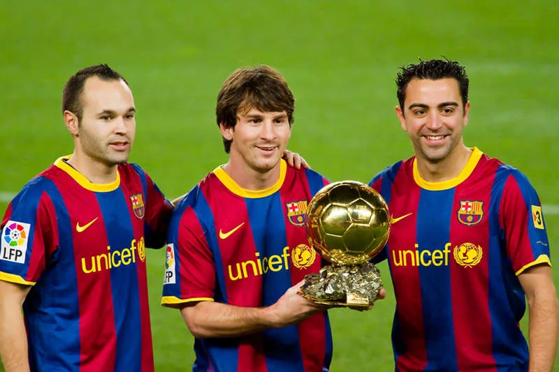 Andres Iniesta, Leo Messi i Xavi - gwiazdy wielkiej FC Barcelony, która być może już niedługo zagra mecz towarzyski w Polsce.