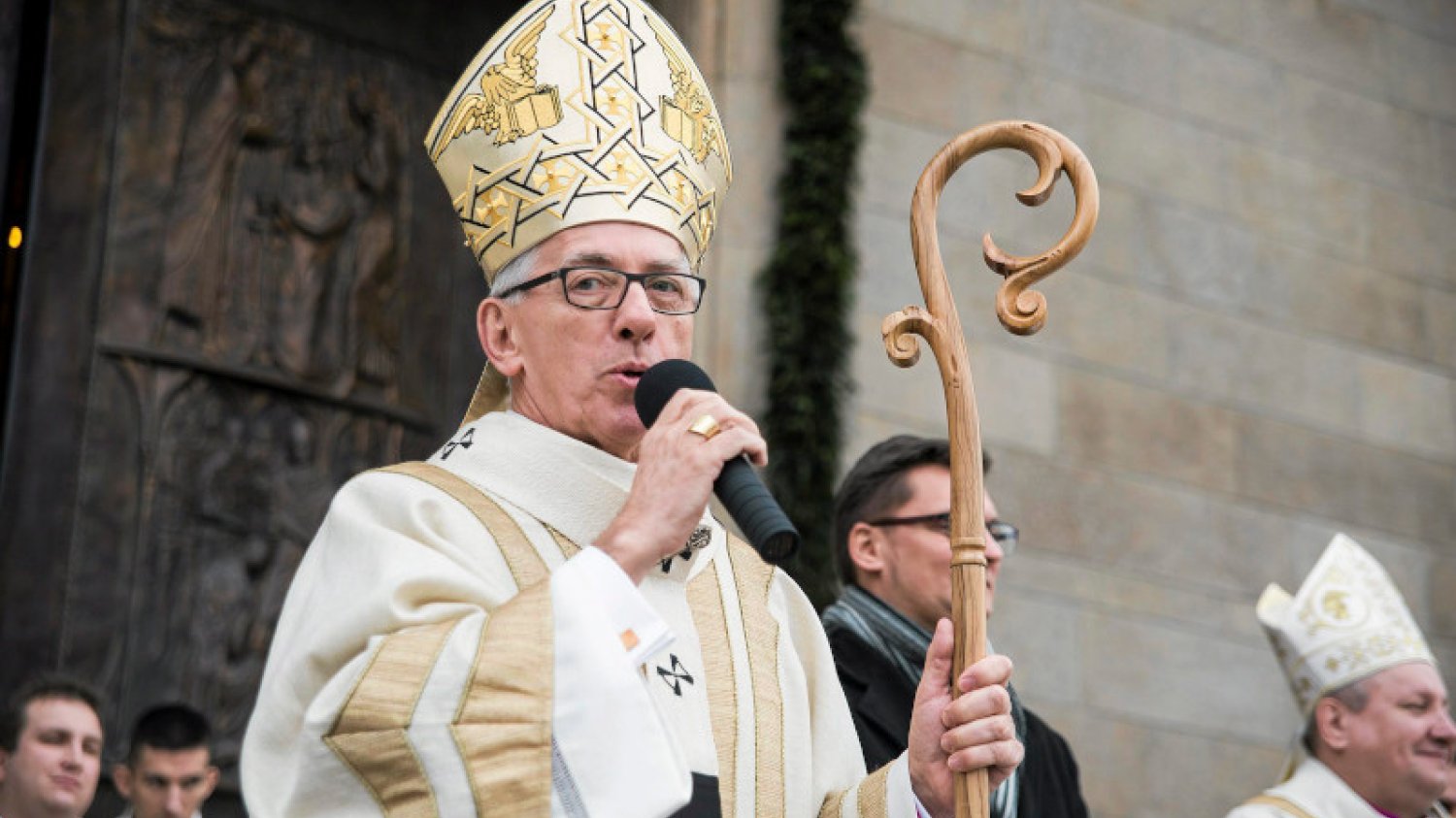 – Dziękujemy PKN Orlen za wykupienie od kapitału niemieckiego polskiej prasy lokalnej – dostrzegamy tę zmianę w lokalnym "Dzienniku Zachodnim" – powiedział abp Wiktor Skworc.