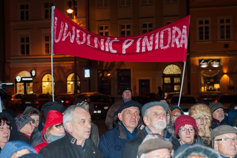 Józef Pinior znów więźniem politycznym? Część wrocławian nie ma wątpliwości.