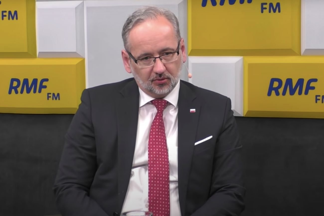 Adam Niedzielski w studiu radia RMF Fm.