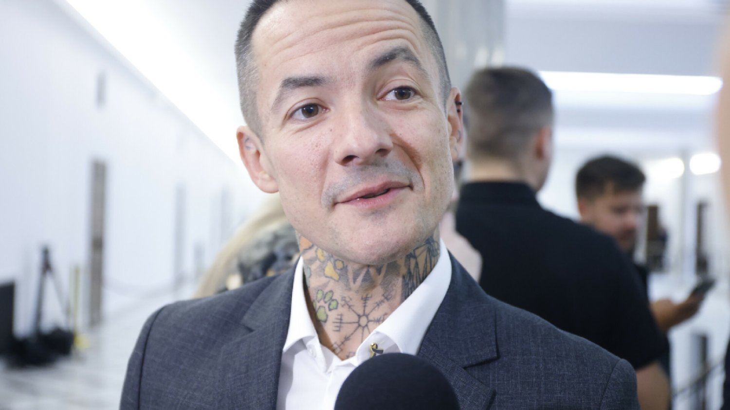 Józefaciuk neopoganinem. Poseł KO z Łodzi: Czerpię z rytuałów zielarek.