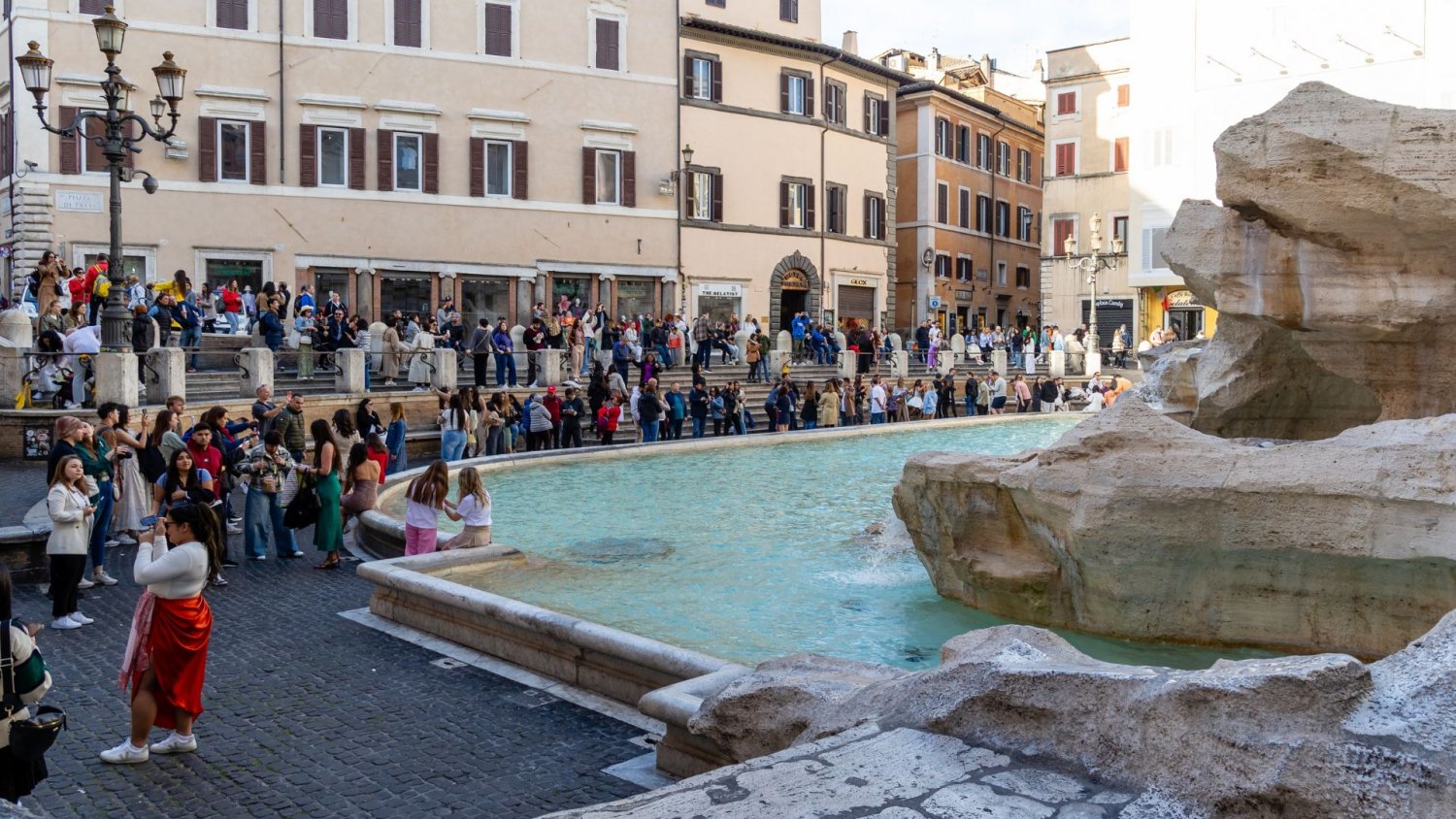 Koniec z darmowym podziwianiem ikony Rzymu. Turyści sami są sobie winni