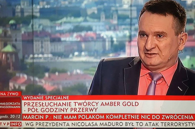 Roman Mańka, to jeden z najczęściej zapraszanych ekspertów TVP Info, bo poza "właściwymi" poglądami "zna się" niemal na wszystkim