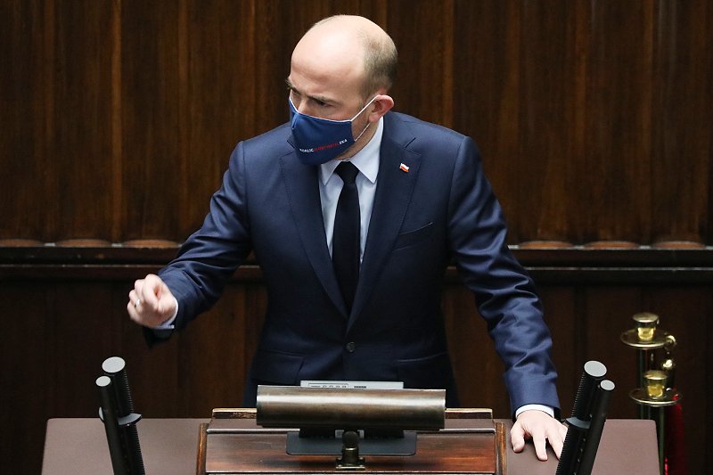 Przewodniczący PO Borys Budka przed głosowaniem ws. KPO i Funduszu Odbudowy UE w ostrych słowach zwrócił się do Lewicy.