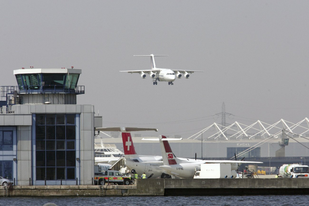 Kiedy zdarza się odejście samolotu na drugi krąg? (zdjęcie ilustracyjne).