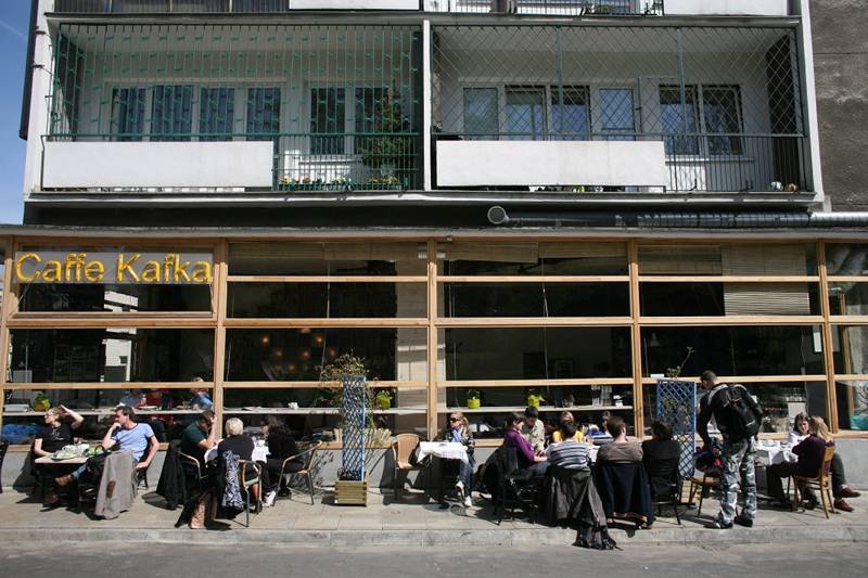 Kafka na Oboźnej ma jeden z najpopularniejszych ogródków kawiarnianych w Warszawie