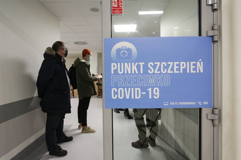 Firma Moderna ma zmniejszyć dostawy szczepionek do Polski na luty.