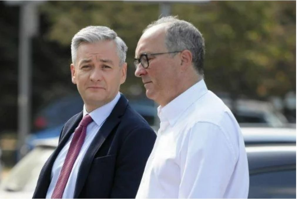 Według informacji Wirtualnej Polski rząd już kilka tygodni temu zadeklarował wsparcie z Krajowego Planu Odbudowy dla szpitali powiatowych, samorządów oraz branż poszkodowanych w wyniku pandemii.